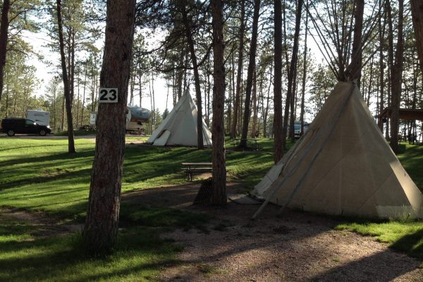 Camping and Glamping in South Dakota campgrounds and RV parks